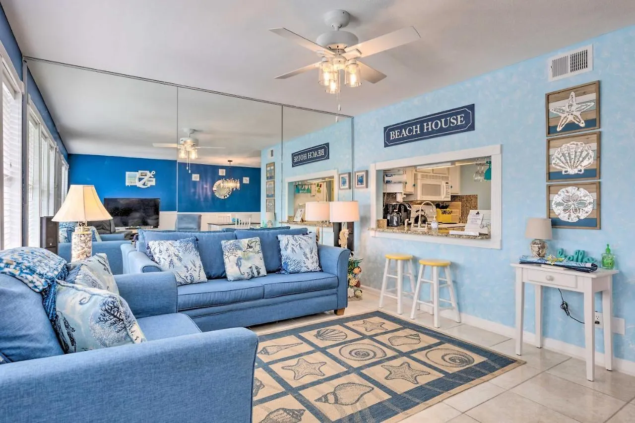 Vivid Escape In - Walk To The Beach!