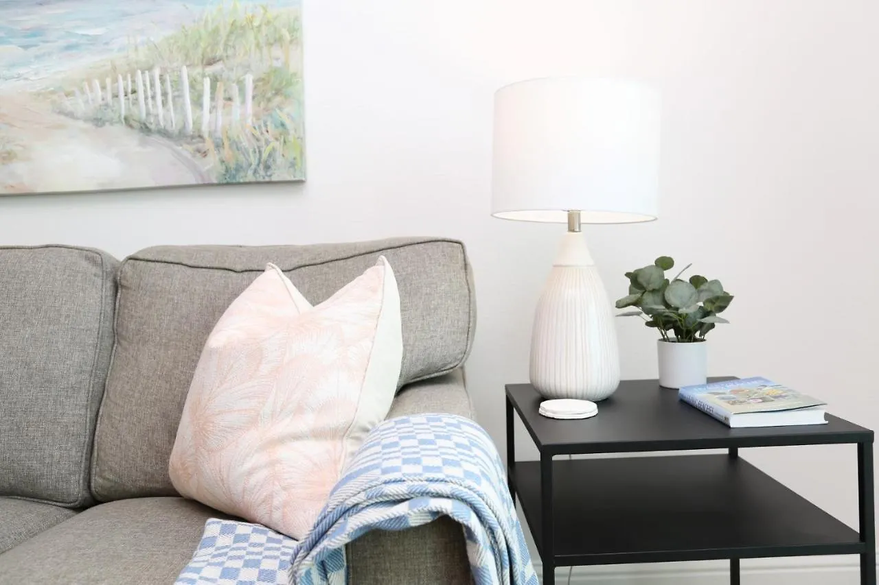 Apartment Crystal Shores1006 *