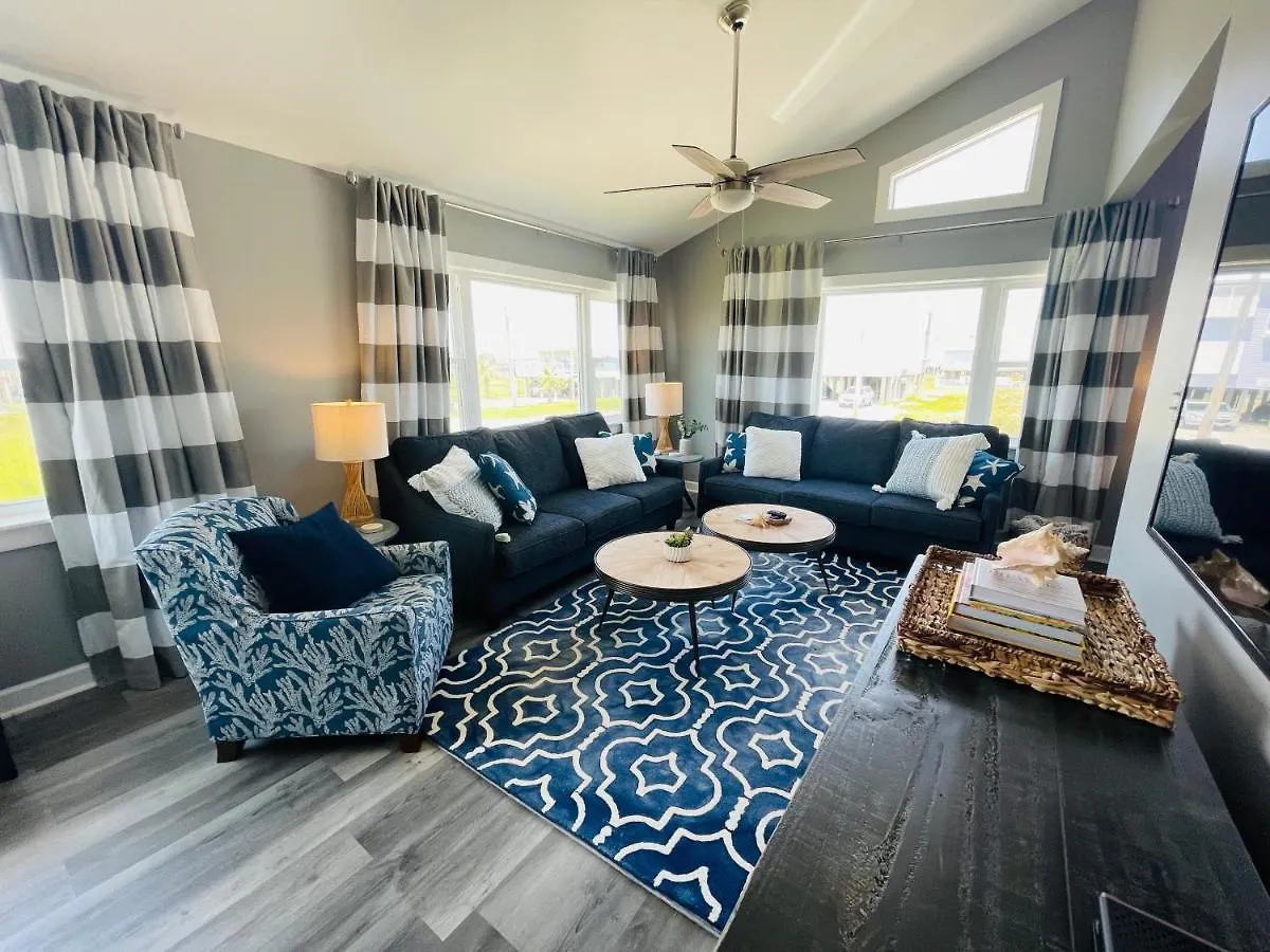 Holiday home Beachside Paws Cottage: Pet-friendly Oasis With Outdoor Living *