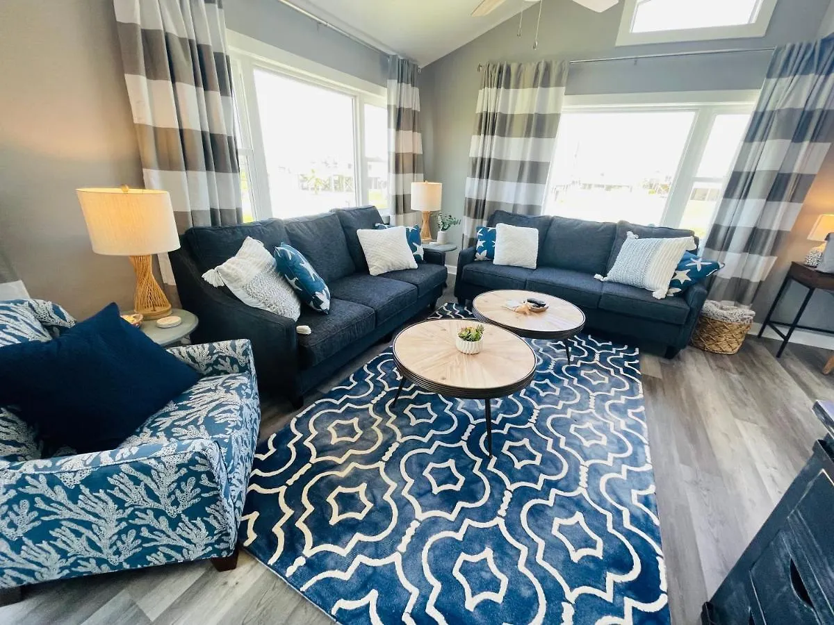 Holiday home Beachside Paws Cottage: Pet-friendly Oasis With Outdoor Living Gulf Shores