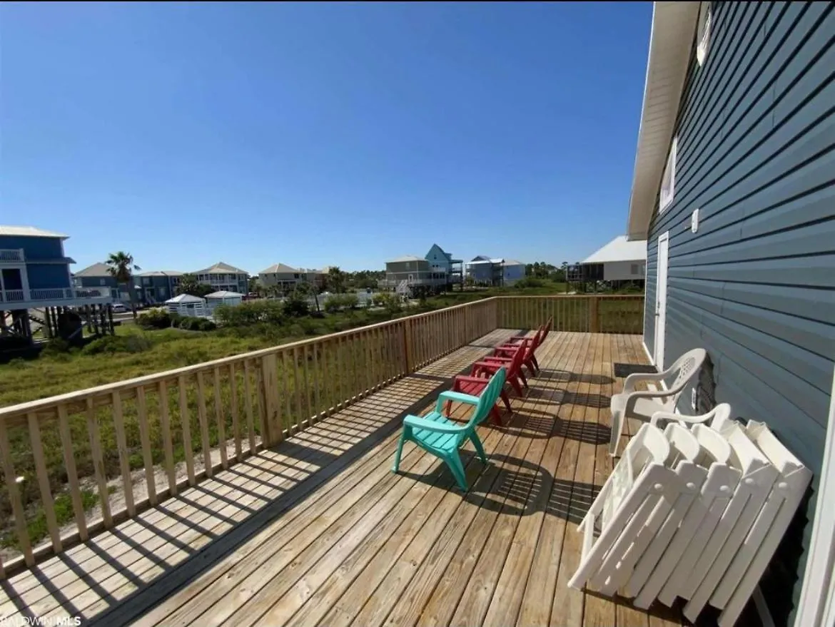 Beachside Paws Cottage: Pet-friendly Oasis With Outdoor Living