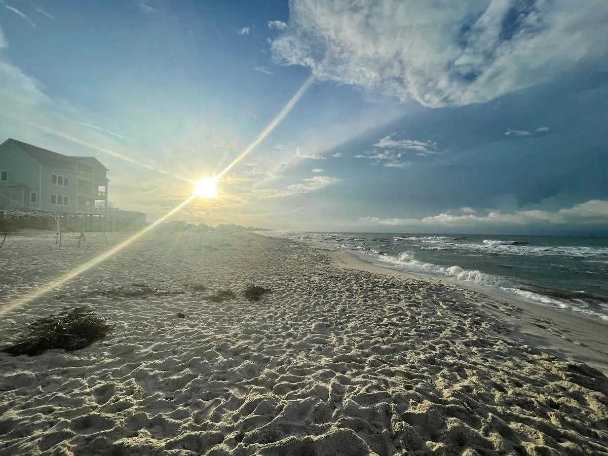 Holiday home Beachside Paws Cottage: Pet-friendly Oasis With Outdoor Living Gulf Shores