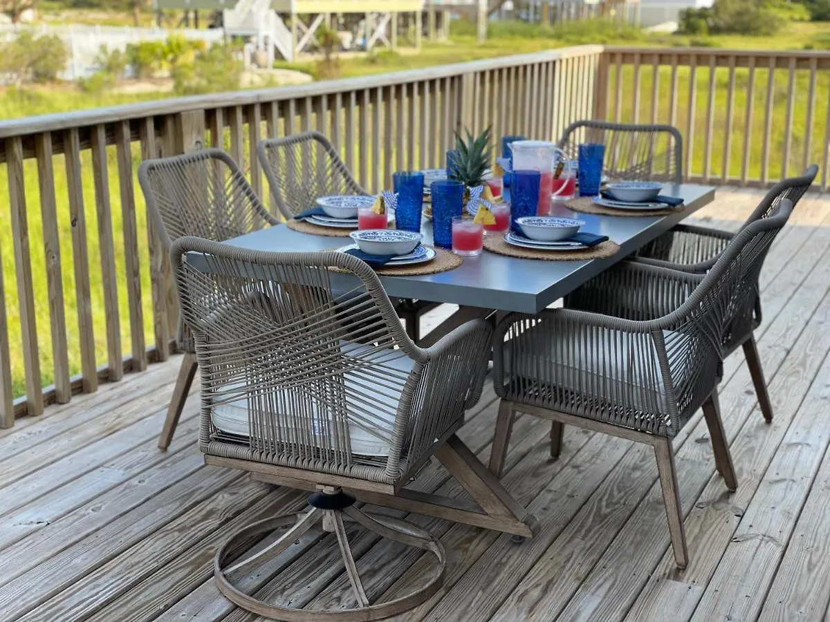 Holiday home Beachside Paws Cottage: Pet-friendly Oasis With Outdoor Living *