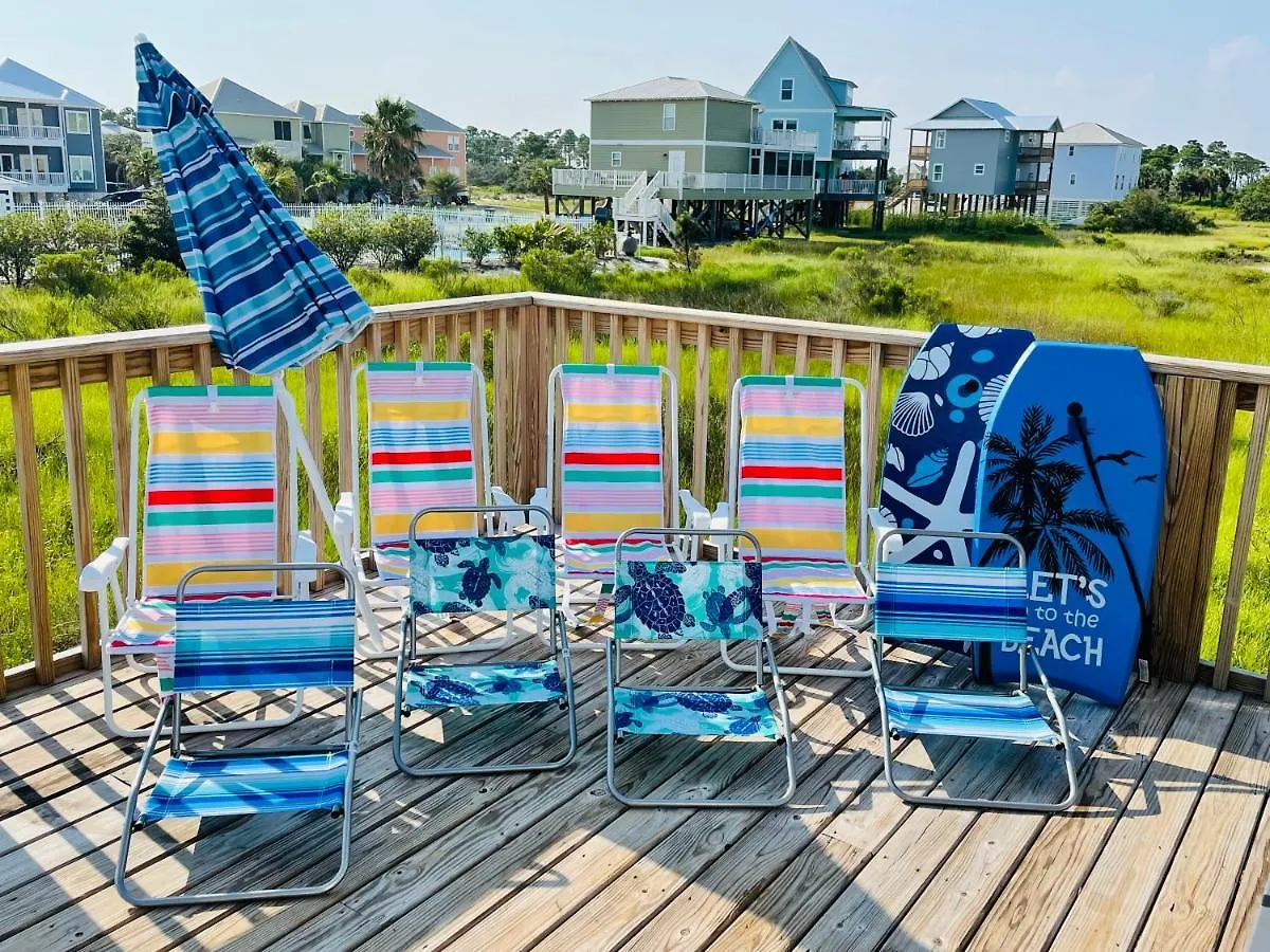 Holiday home Beachside Paws Cottage: Pet-friendly Oasis With Outdoor Living