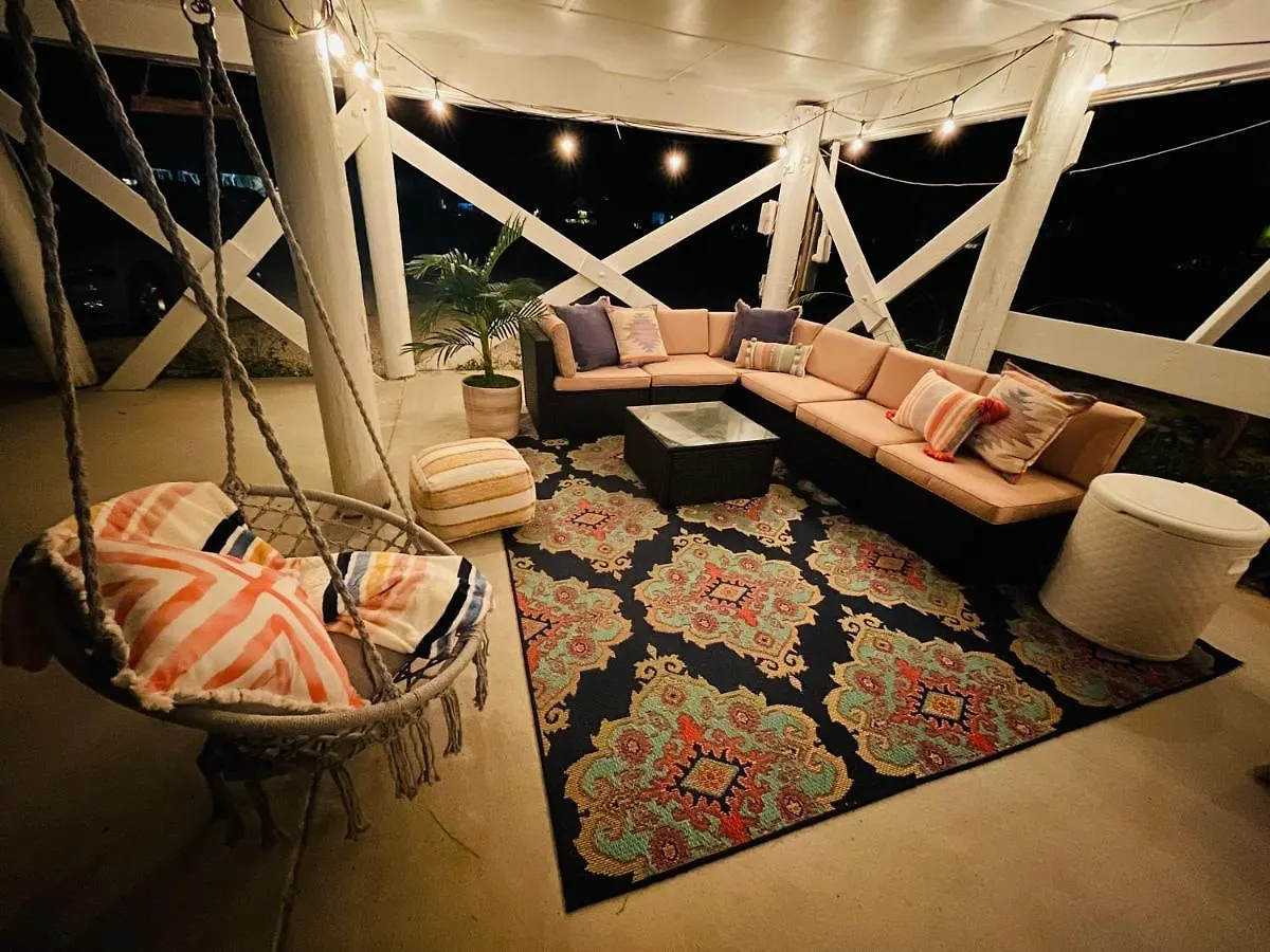 Holiday home Beachside Paws Cottage: Pet-friendly Oasis With Outdoor Living
