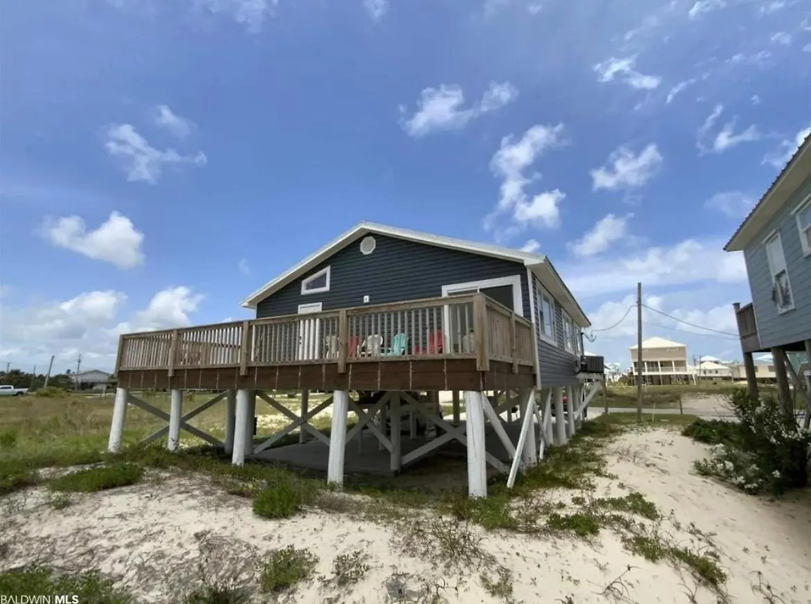 Beachside Paws Cottage: Pet-friendly Oasis With Outdoor Living Holiday home *