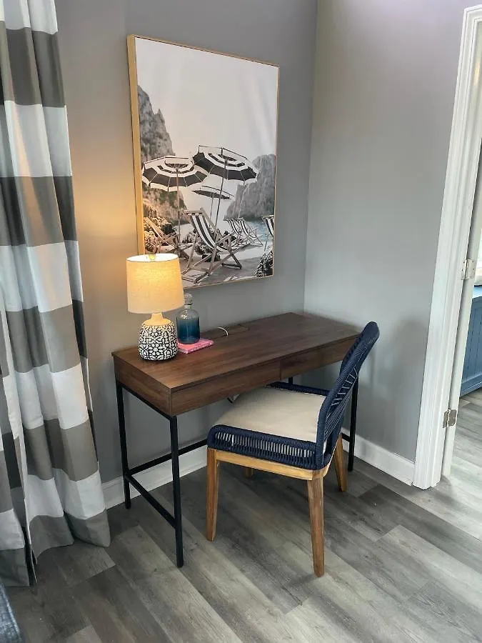 Holiday home Beachside Paws Cottage: Pet-friendly Oasis With Outdoor Living Gulf Shores