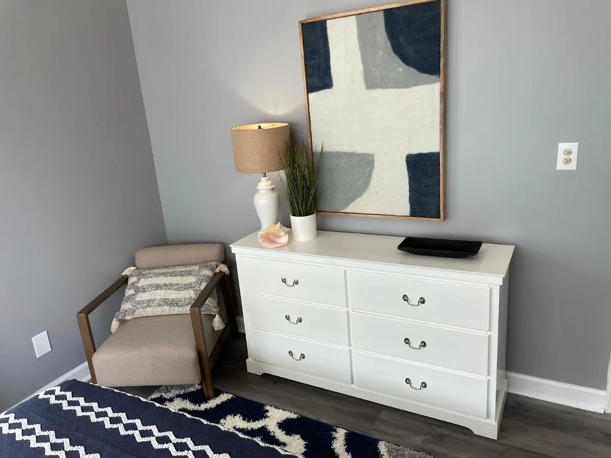 Holiday home Beachside Paws Cottage: Pet-friendly Oasis With Outdoor Living Gulf Shores