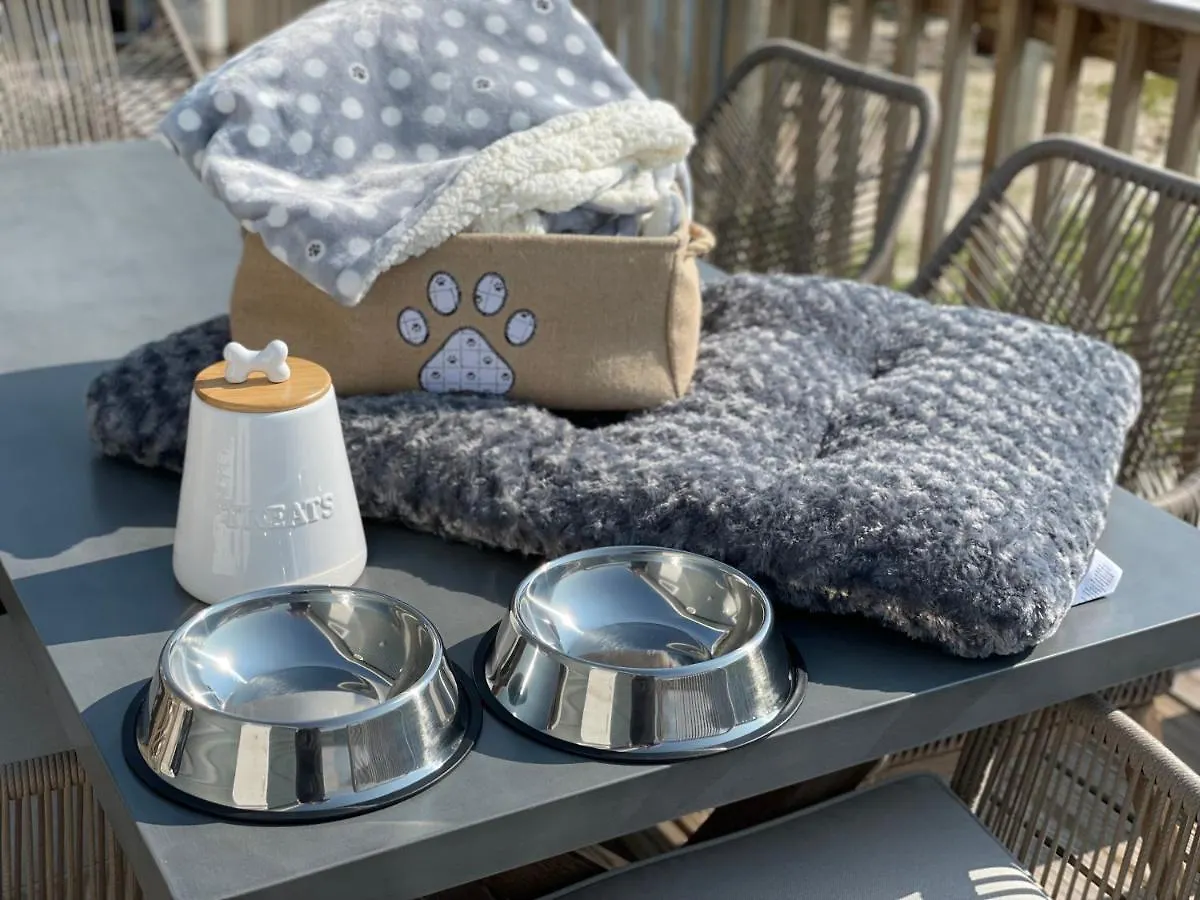 Beachside Paws Cottage: Pet-friendly Oasis With Outdoor Living