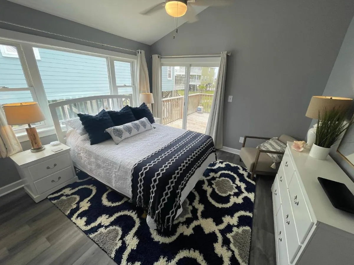Holiday home Beachside Paws Cottage: Pet-friendly Oasis With Outdoor Living