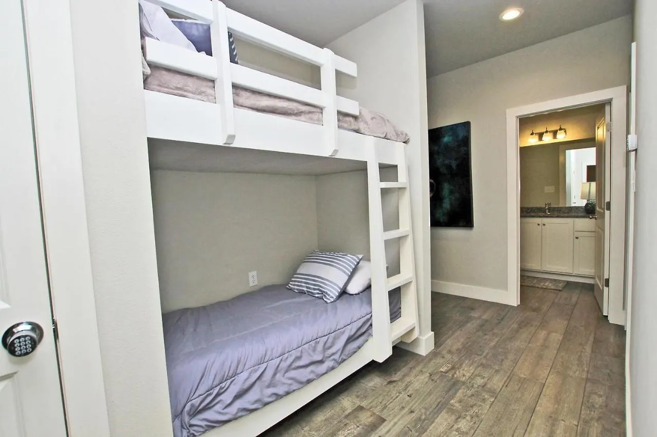 Holiday home Romeo By Youngs Suncoast *