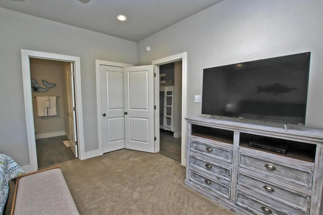 Holiday home Romeo By Youngs Suncoast *