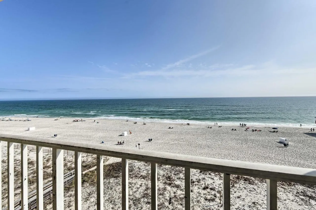 Apartment Oceanfront Haven With Pool And Beach Access