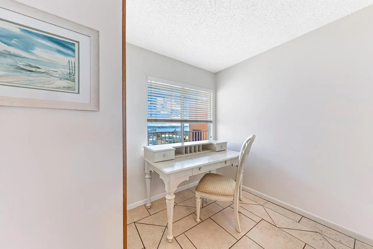 Edgewater West 102 *