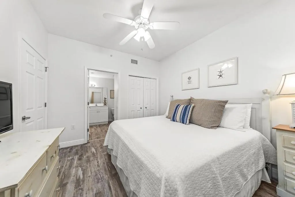 Crystal Shores 606 *