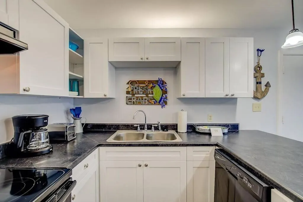 Living The Dream 2 Bedroom Ocean View Cozy Apartment *