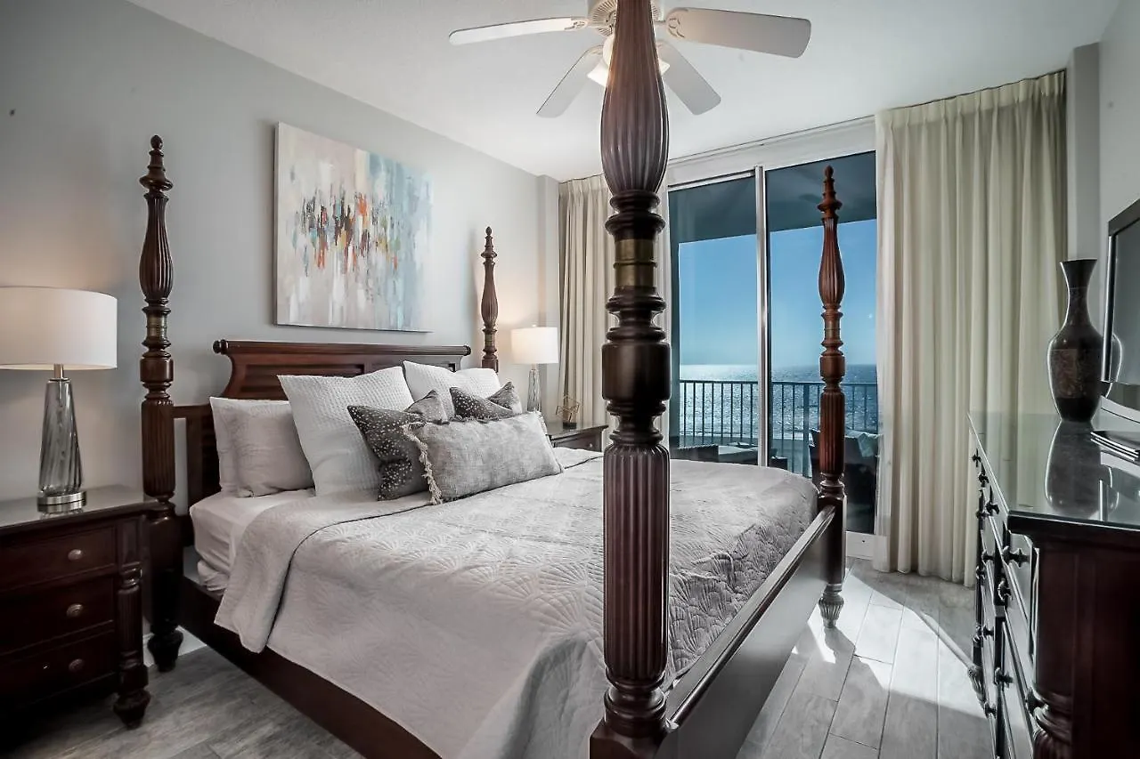 Lighthouse 411 Apartment
