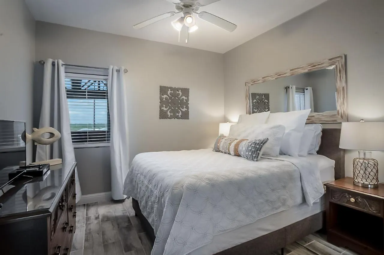 Lighthouse 411 Apartment *