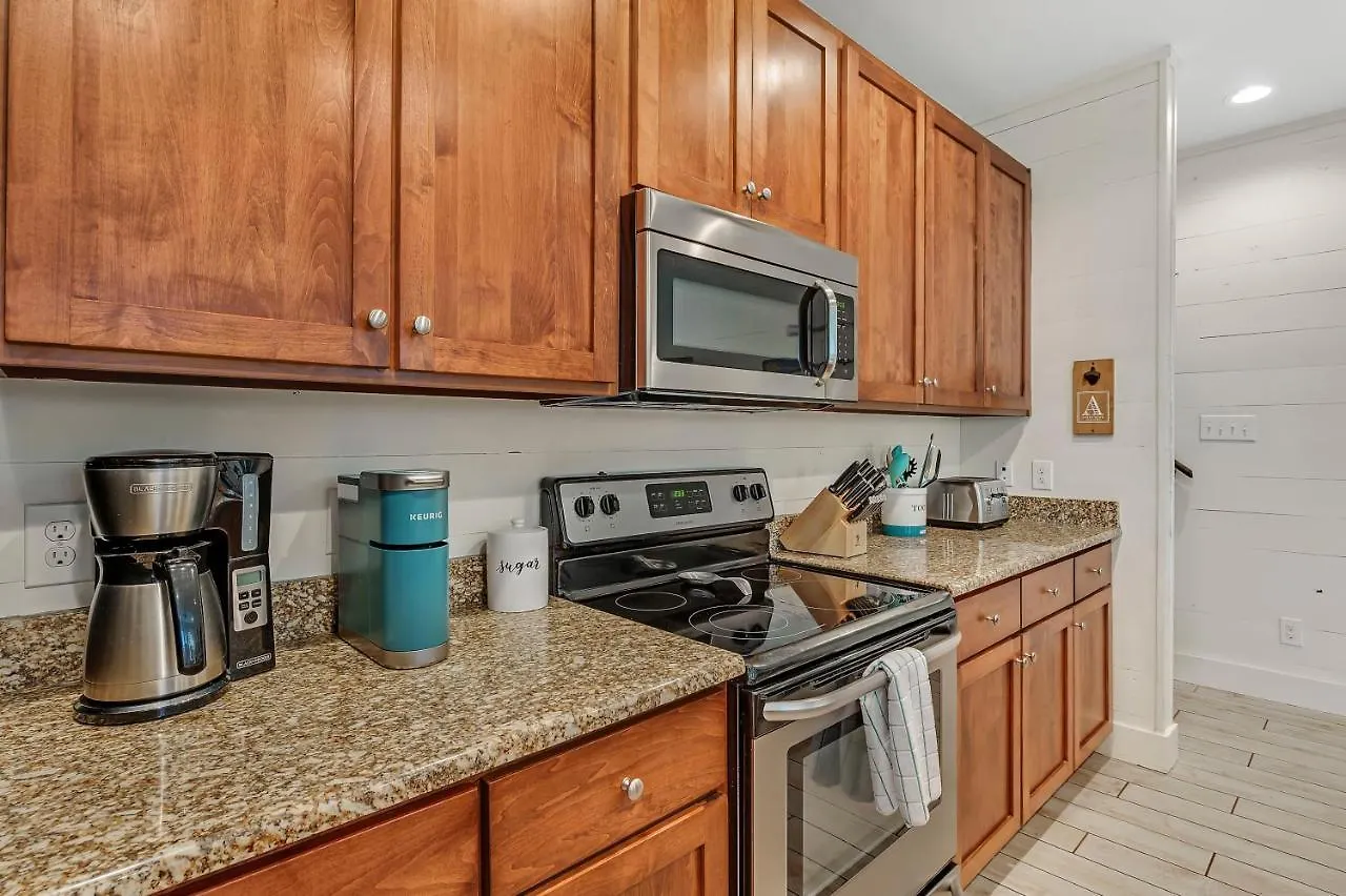 True Blue-coastal Cottage-3 Min Walk To Beach! Pool!