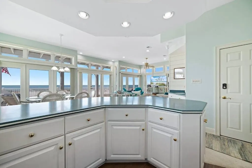 Oceanfront/zero Steps To Beach/views/4br Holiday home *