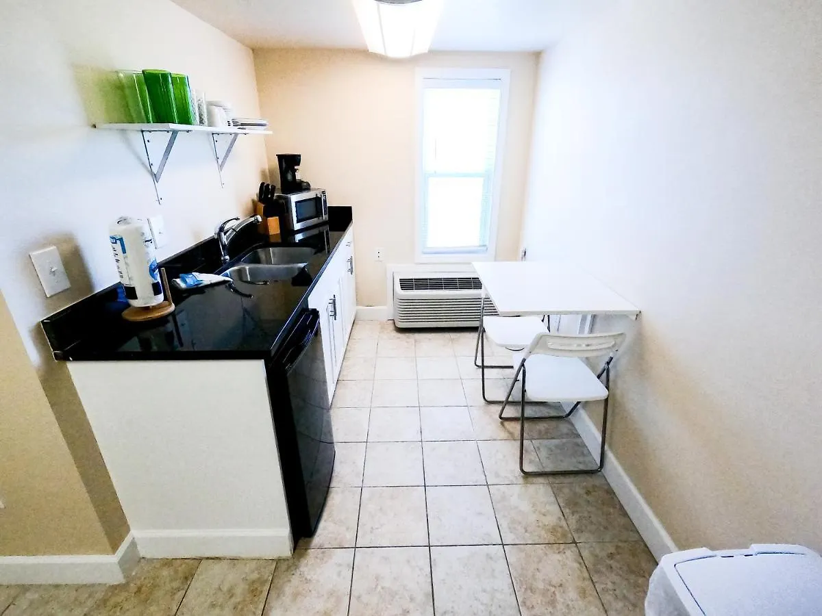 Budget Friendly Condo! Heart Of Across From The Hangout! Holiday home *