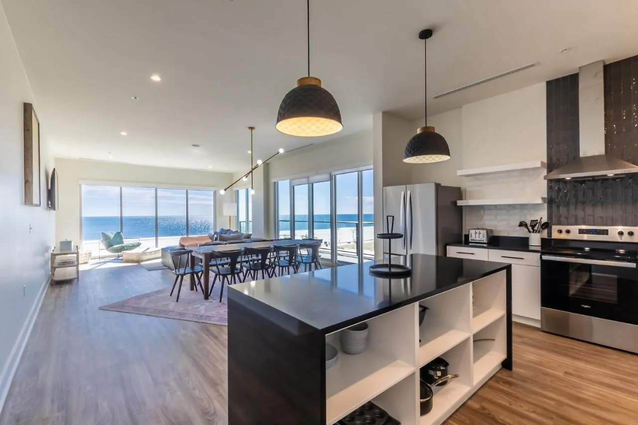 Beachfront, Luxury 4 Bedroom With Gulf Views Next To The Hangout! *