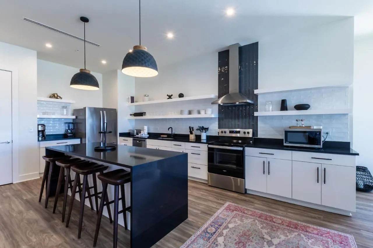 Modern 4 Bedroom Luxury With Rooftop Pool Next To The Hangout! * Gulf Shores