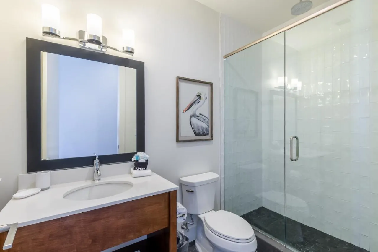 Spacious, 5 Bedroom On The With Rooftop Pool Next To The Hangout! Holiday home Gulf Shores