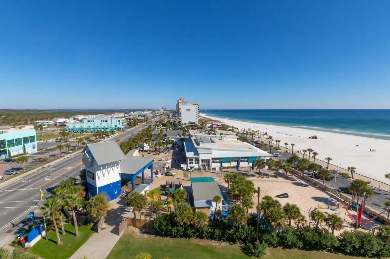 Glamorous 5 Bedroom Right Next To The Hangout!