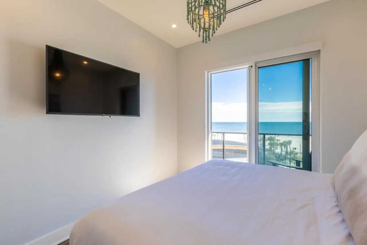 Beachfront, Luxury 4 Bedroom With Gulf Views Next To The Hangout! Gulf Shores