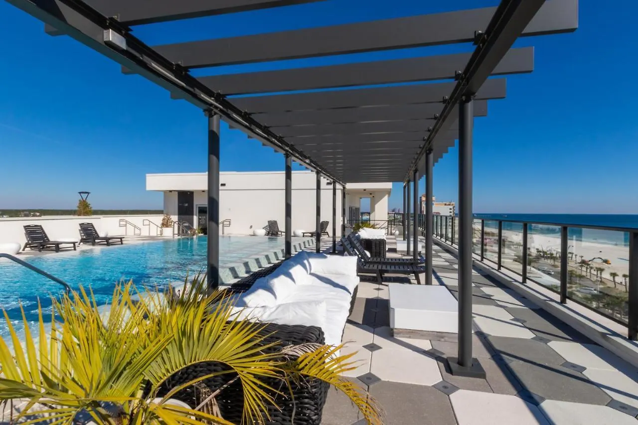 Spacious 4 Bedroom Beachfront, Luxury Next To The Hangout- Gp 301 Holiday home