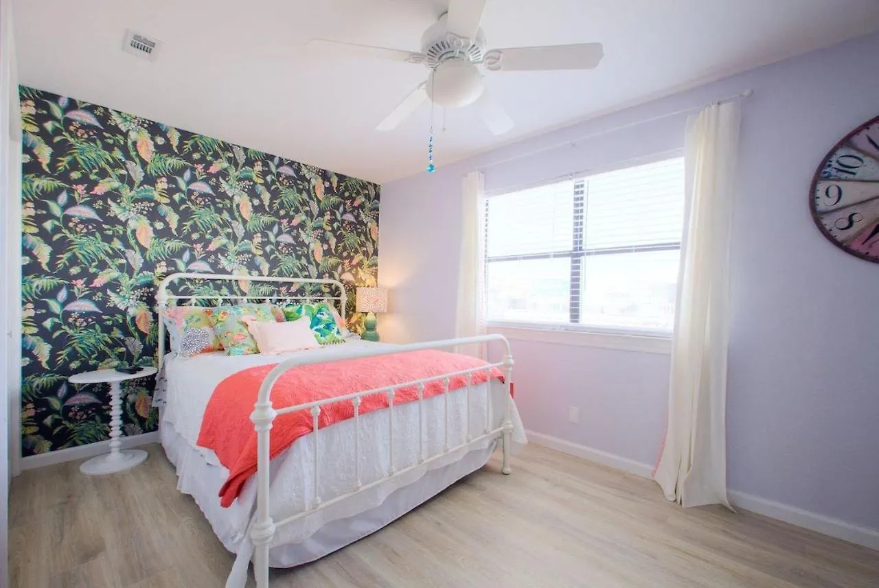 New Listing! Adorable Boho Beach Cottage! Directly Across From The Beach! Gulf Shores
