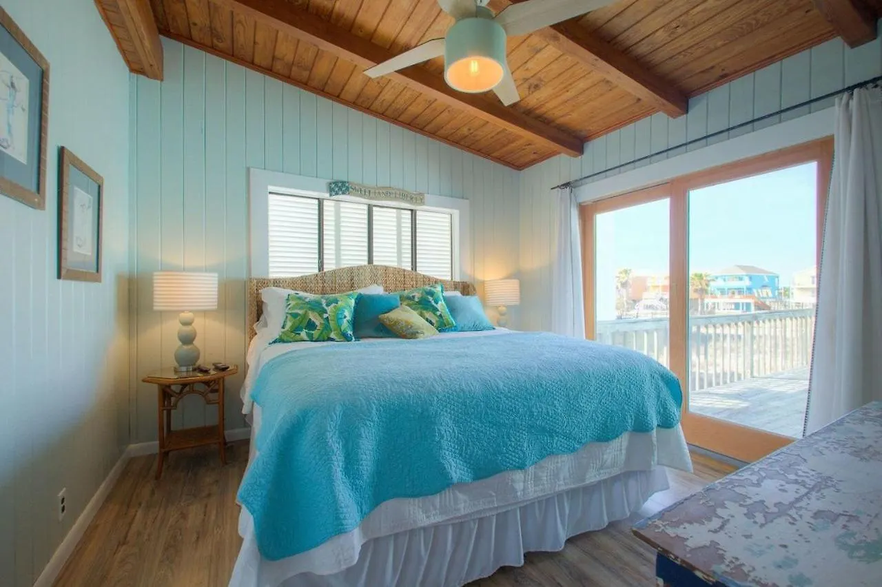 Holiday home New Listing! Adorable Boho Beach Cottage! Directly Across From The Beach! Gulf Shores
