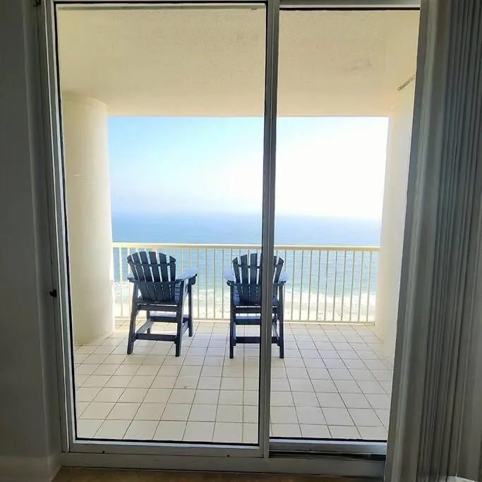 Apartment Club B2003- 4 Bdrm-4 Bath-updated Beachfront *