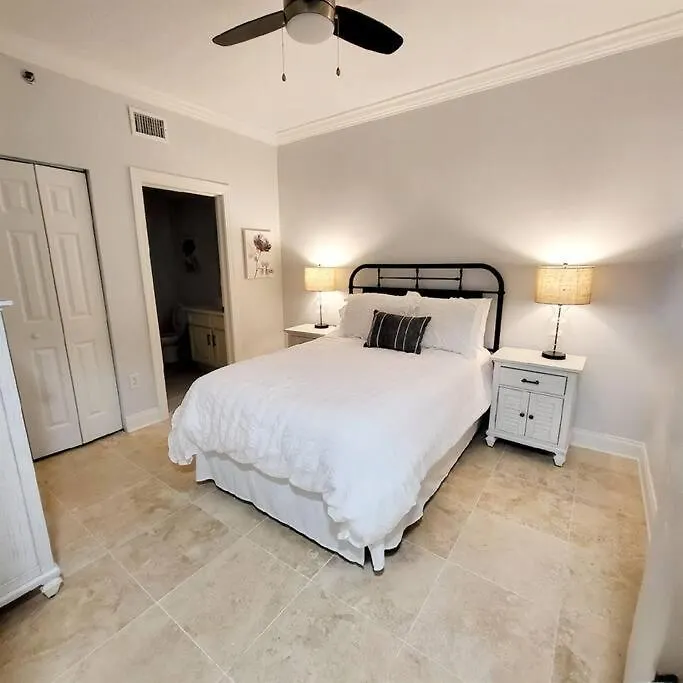 Apartment Club B2003- 4 Bdrm-4 Bath-updated Beachfront