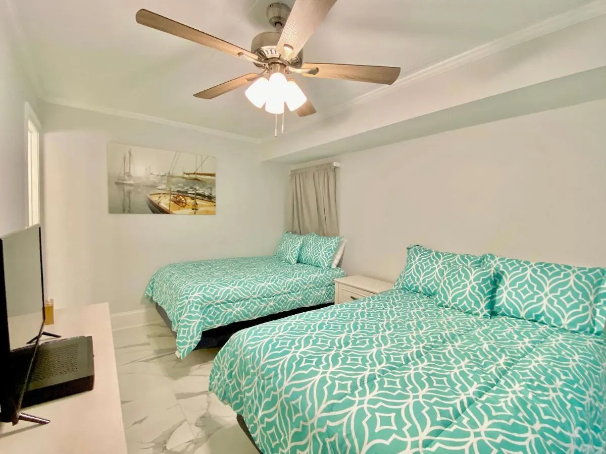 Island Winds East: Beachfront Near Hangout