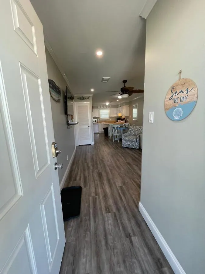 Live On Island Time! Great Condo, Very Holiday home *