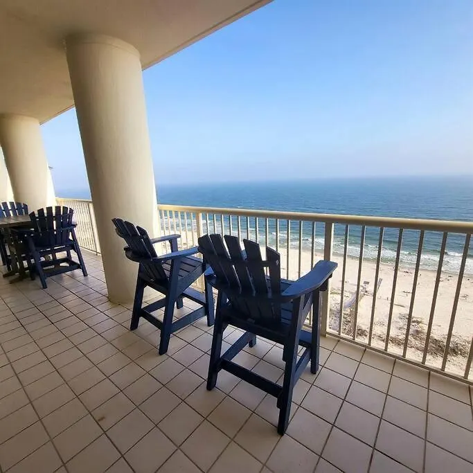 Apartment Club B2003- 4 Bdrm-4 Bath-updated Beachfront Gulf Shores