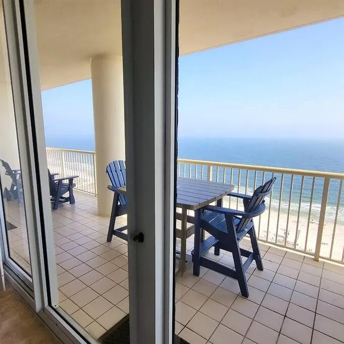 Apartment Club B2003- 4 Bdrm-4 Bath-updated Beachfront Gulf Shores