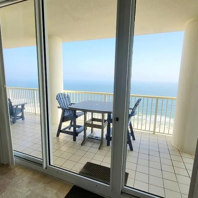 Apartment Club B2003- 4 Bdrm-4 Bath-updated Beachfront *