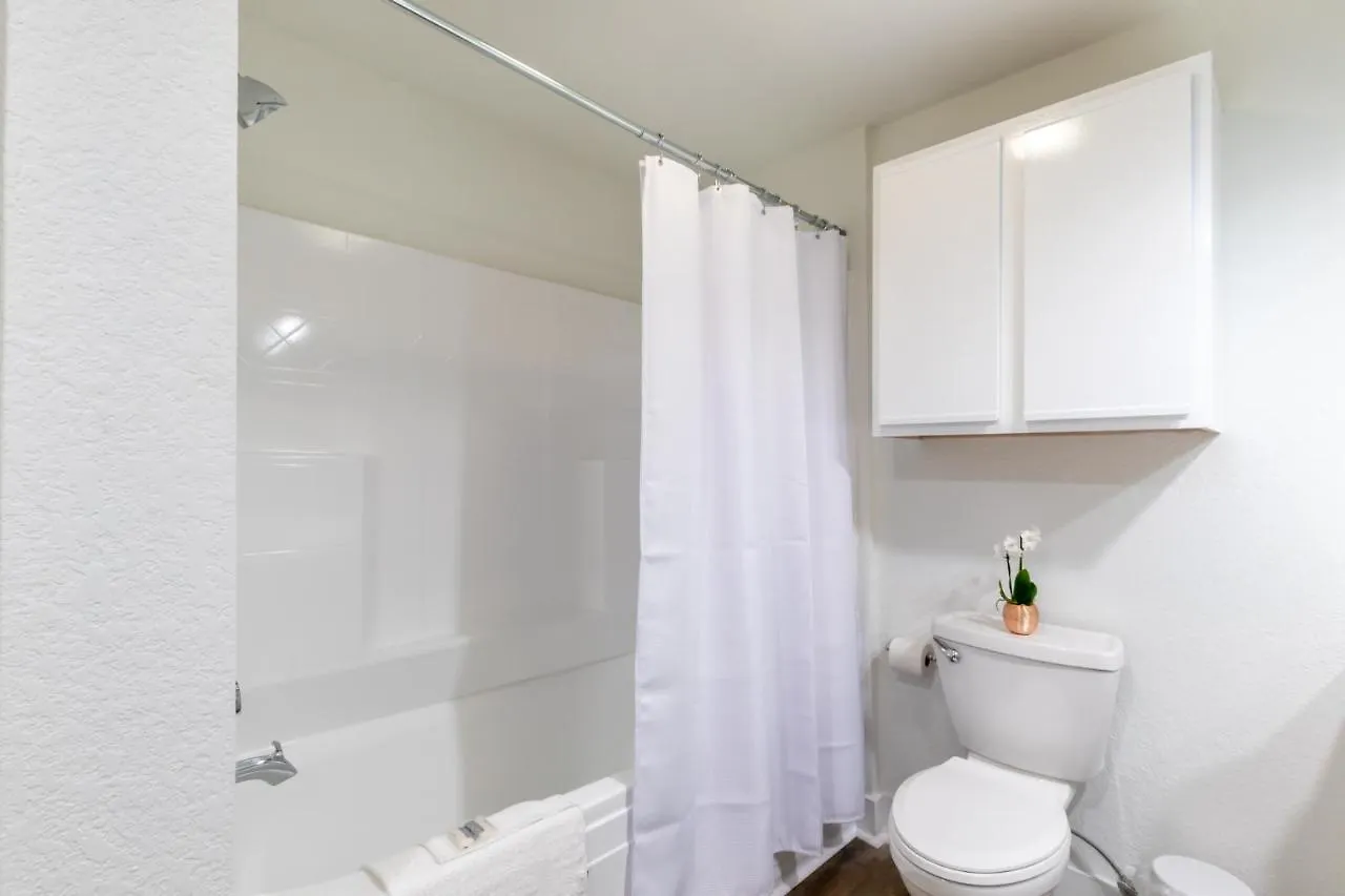 One Club Apartment *