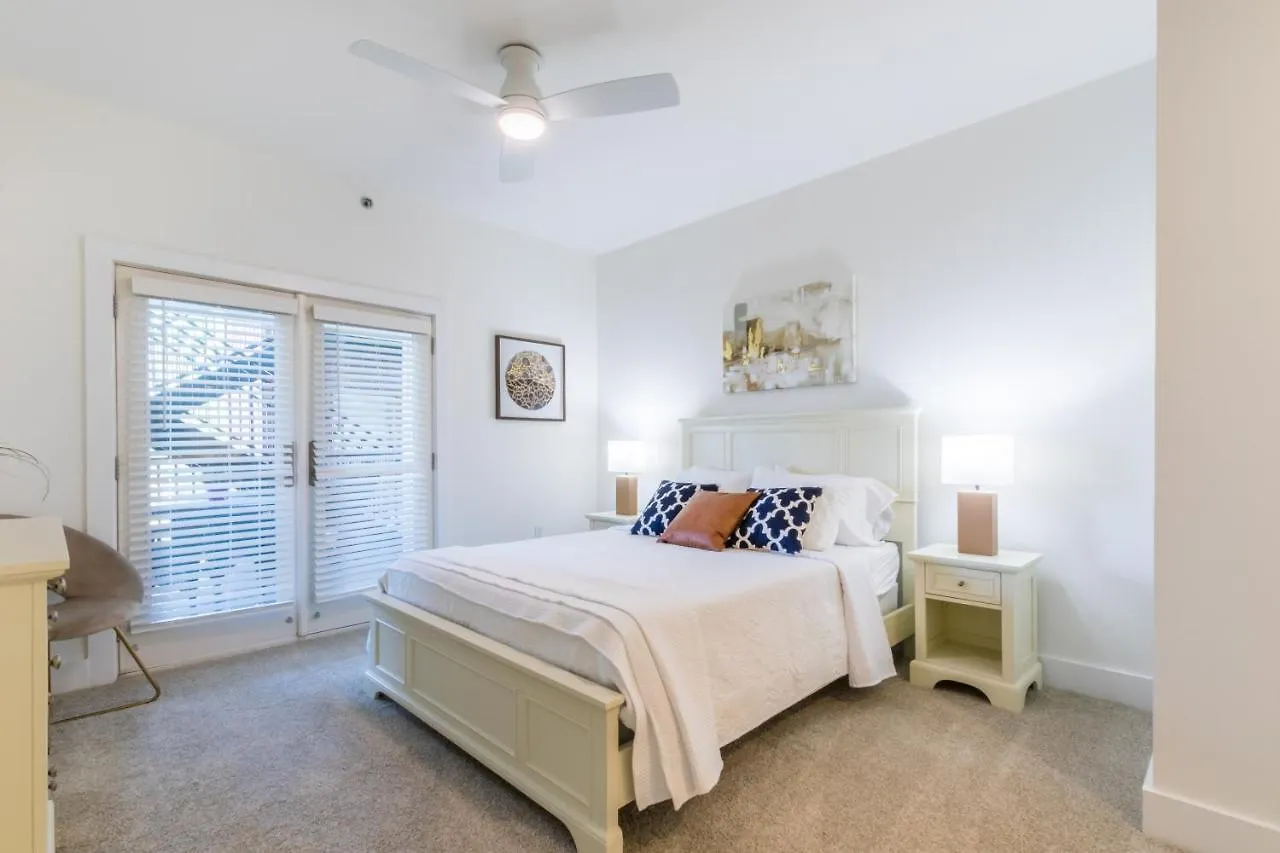 One Club Apartment *
