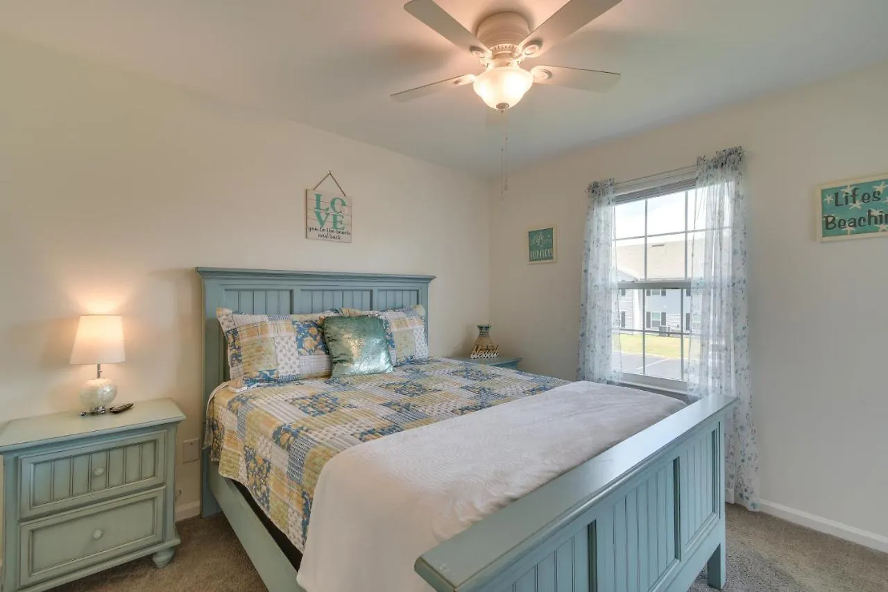With Pool Access, 5 Mi To Beach! Apartment
