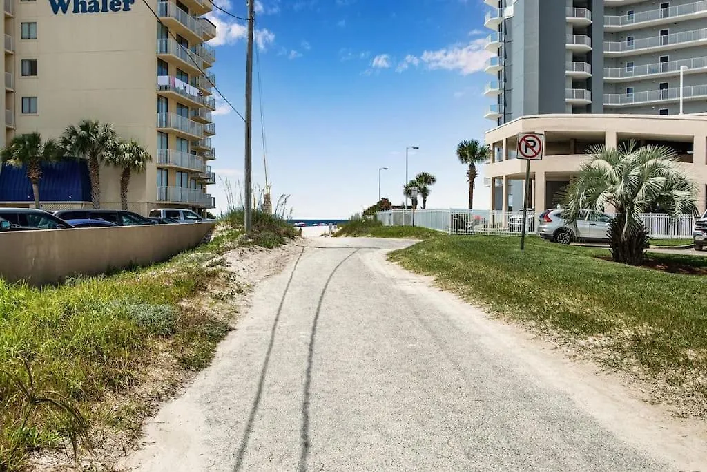 Apartment Renovated With Access And 5 Min From Hangout