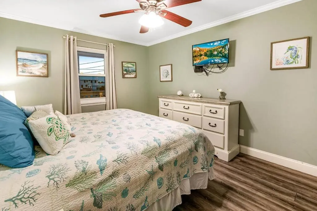 With Access 10 Min Walk To Hangout Gulf Shores