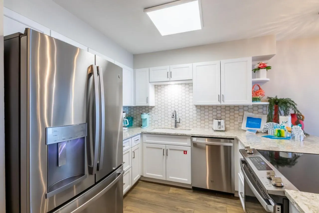 Apartment Compass Point 108