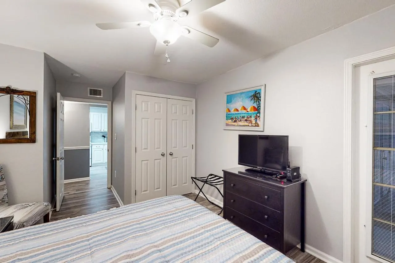 Colony Club E1 Apartment