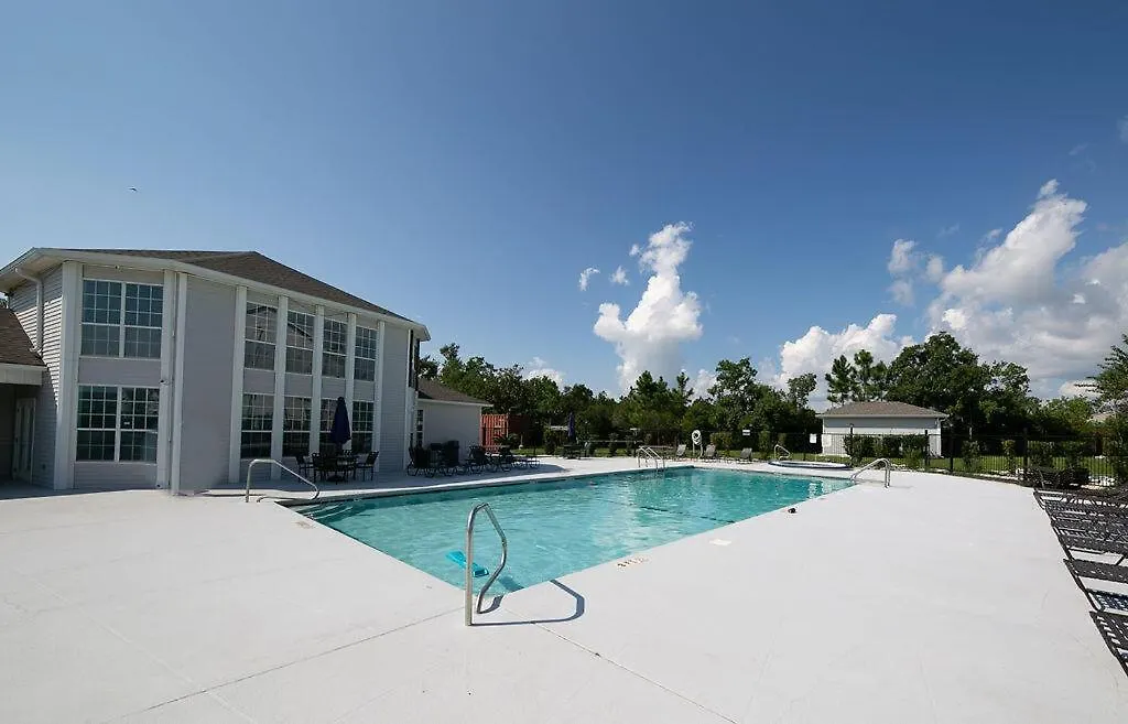 Updated, Ground Floor Unit W/ Pool & Gym, Sleeps 6