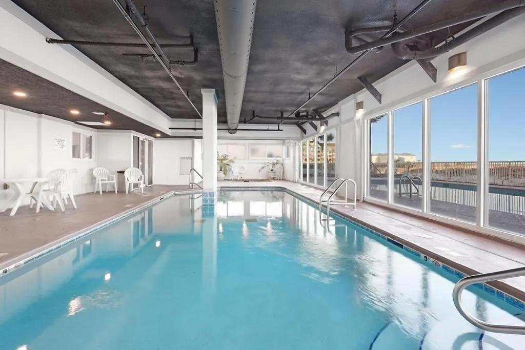 2br/2ba Sleeps 8, Beachfront W/ Pool Holiday home *