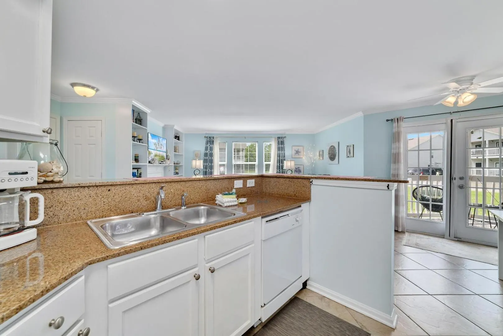 Updated, Ground Floor Unit W/ Pool & Gym, Sleeps 6 Gulf Shores